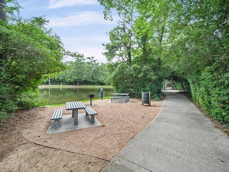 7 Grey Birch Pl — Photo 32