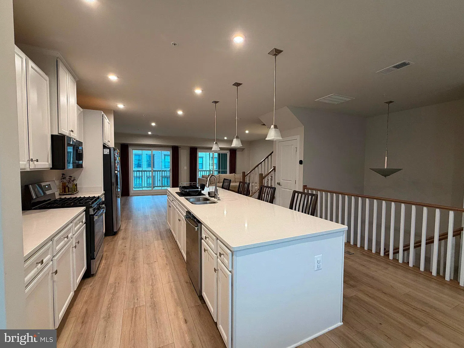3 bed, 2.5 bath, 2480 sqft, $3,450 — Photo 1