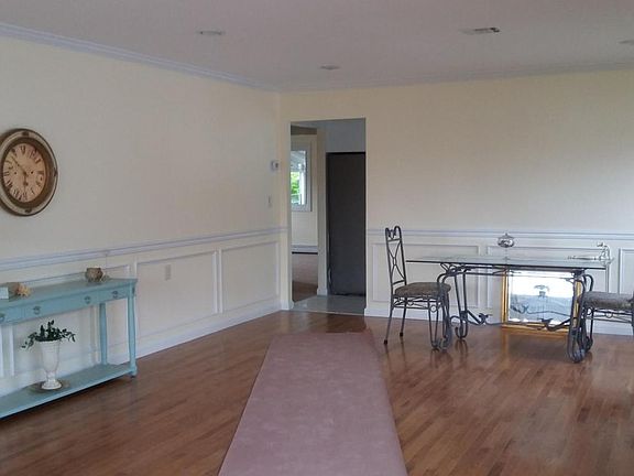 3rd image of 8 Santa Fe Ct