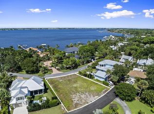 932 SE Riverside Dr, Stuart, FL 34994