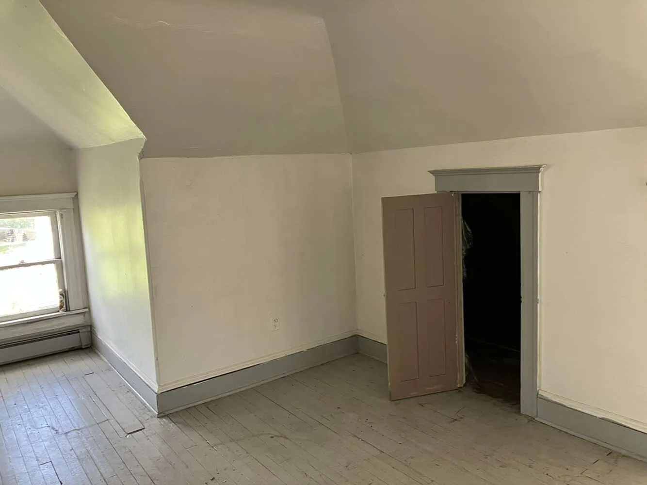 4 bed, 1.0 bath, $1,550 — Photo 2