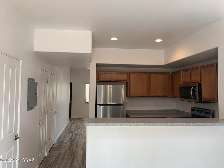 1741 E Hedrick Dr — Photo 18