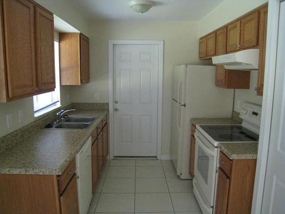2nd image of 1360 Park Dr