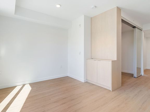 5th image of 181 E 32nd Ave #Urban-1br