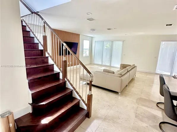 10450 NW 69th Ter, Doral, FL 33178