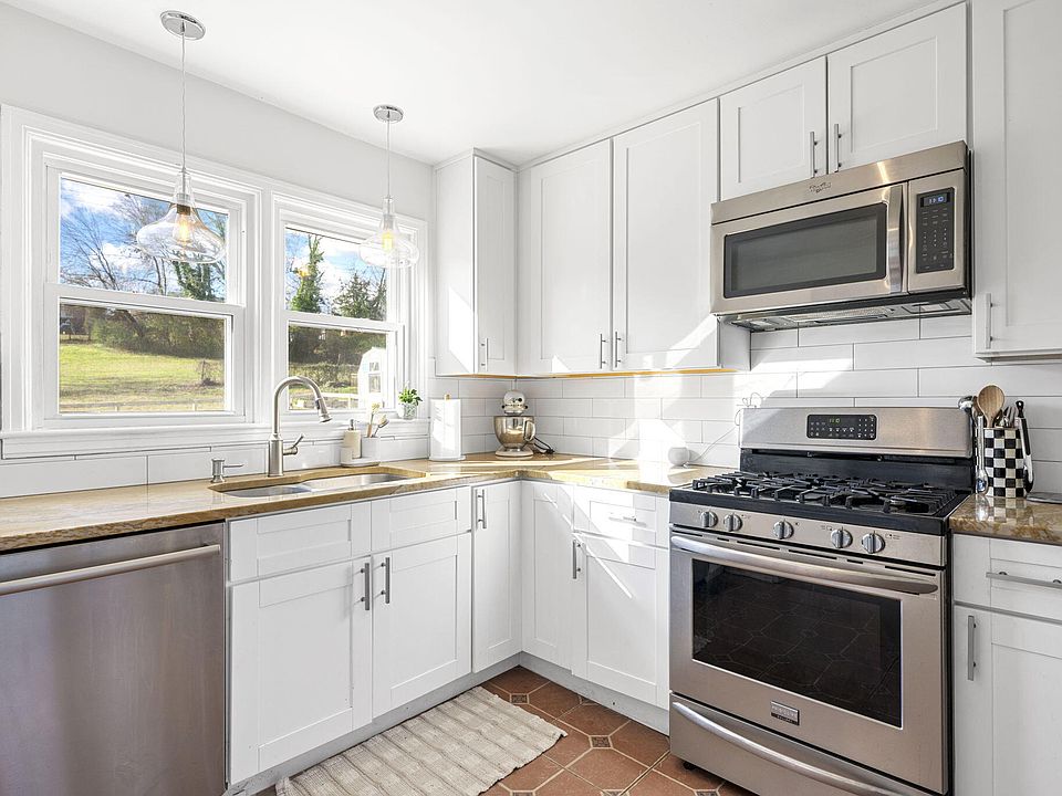 1st image of 3434 Alta Vista Dr