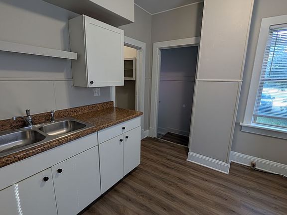 5th image of 675 & 677 W Lexington Ave
