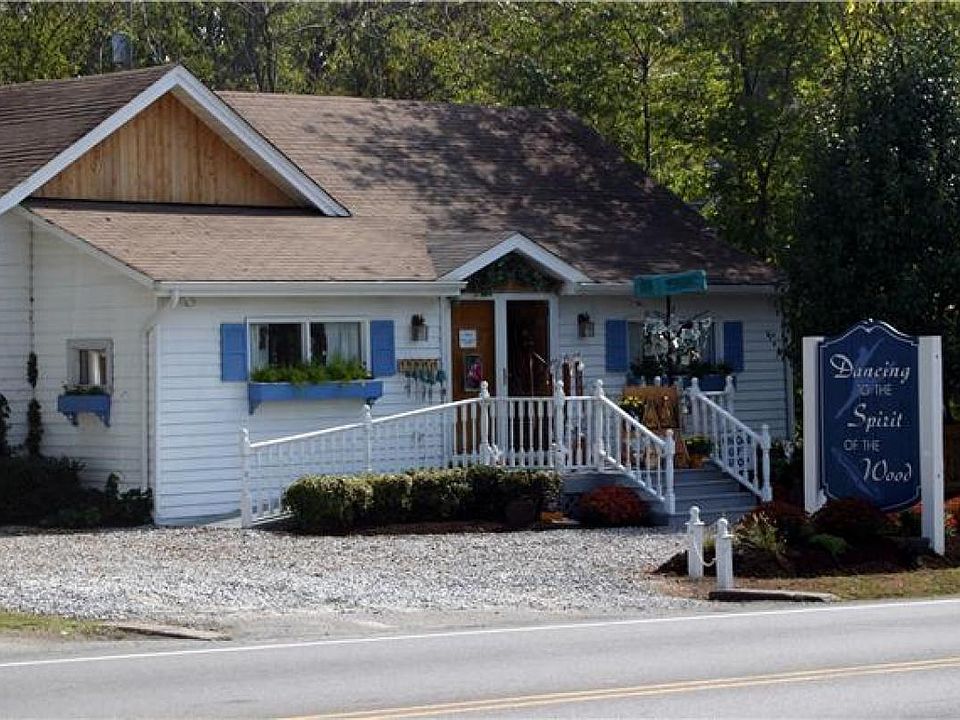 2nd image of 127 Walton Ferry Rd