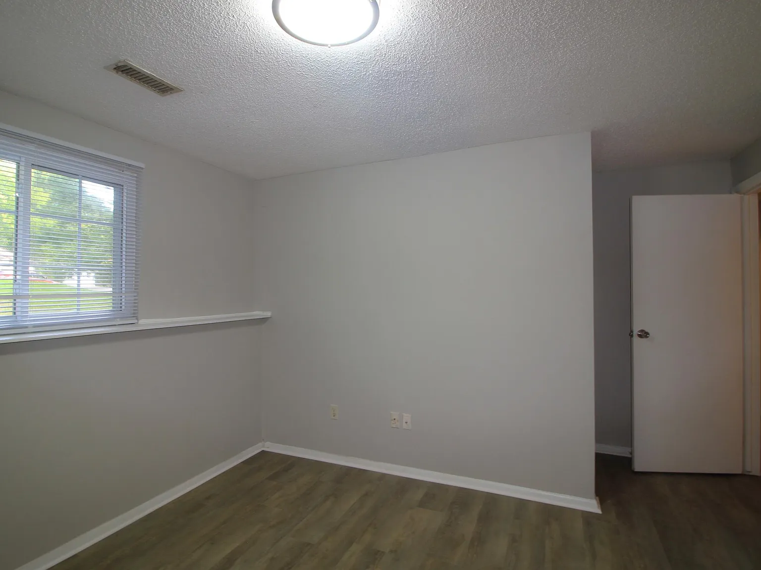 4 bed, 2.0 bath, $2,000 — Photo 4