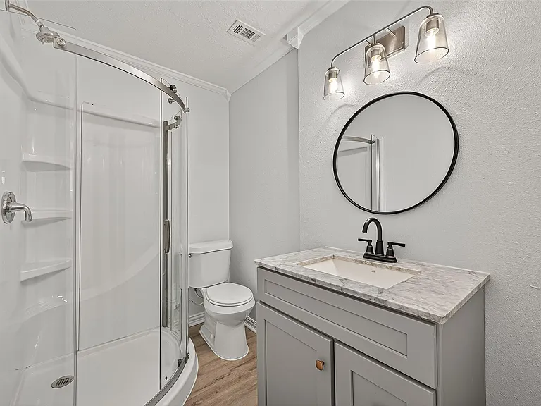 714 E Humble St — Photo 21