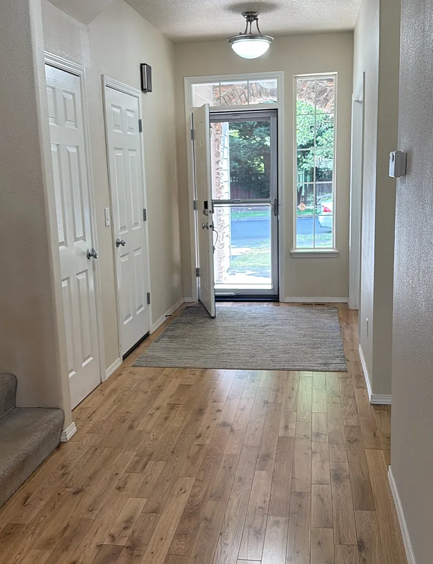 3 bed, 2.5 bath, 2414 sqft, $895 — Photo 3