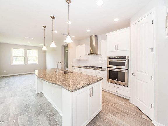 3rd image of 621 Broomsedge Cir