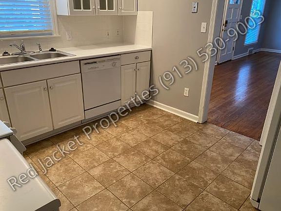 3rd image of 5904 Fontana St