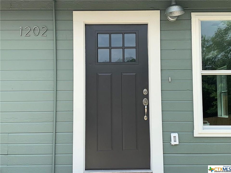 1st image of 1202/04 Hillyer St