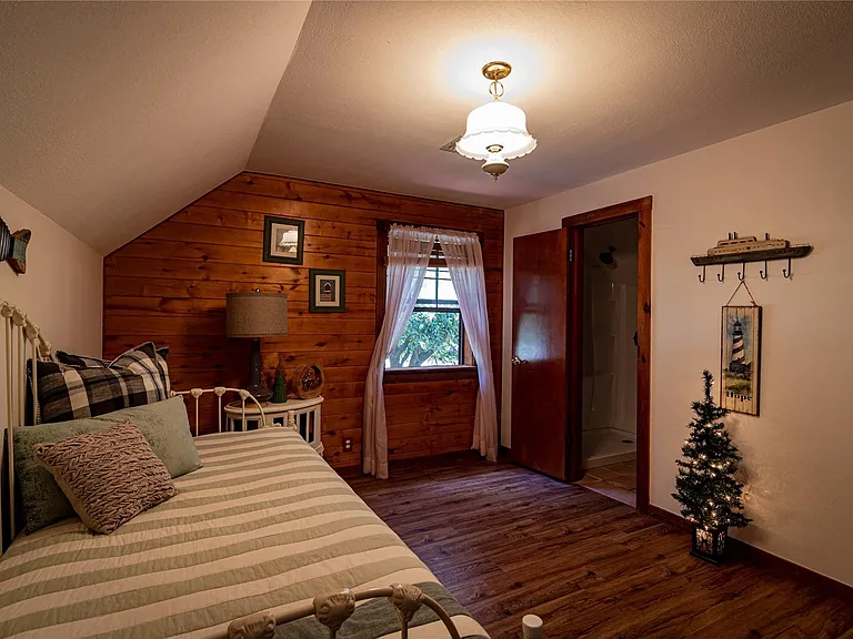 2612 Primrose Dr — Photo 8