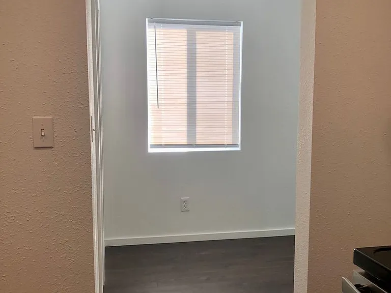 326 Ford Ave — Photo 14