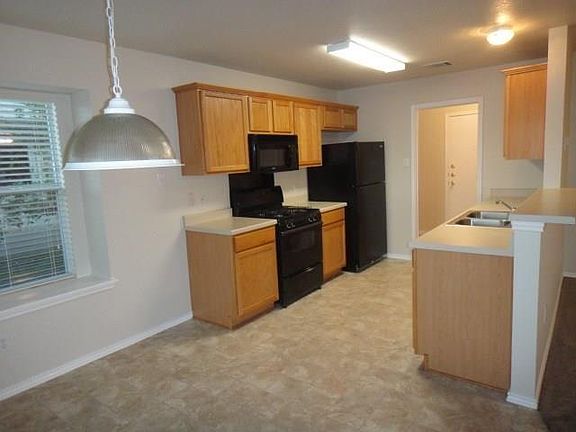 5th image of 1104 Barclay Dr