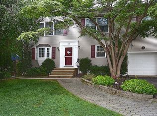 24 James St, Shrewsbury, NJ
