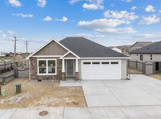 318 Tatoosh Ave, West Richland, WA