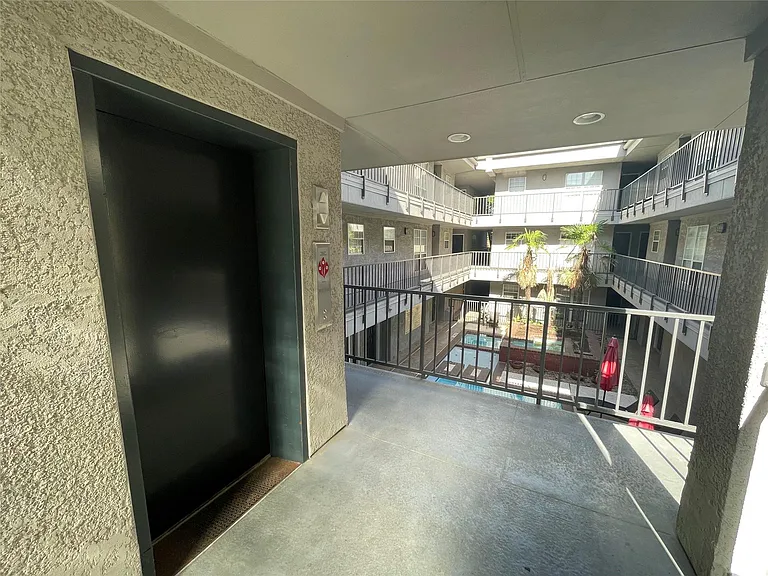 4303 Buena Vista St #202 — Photo 2