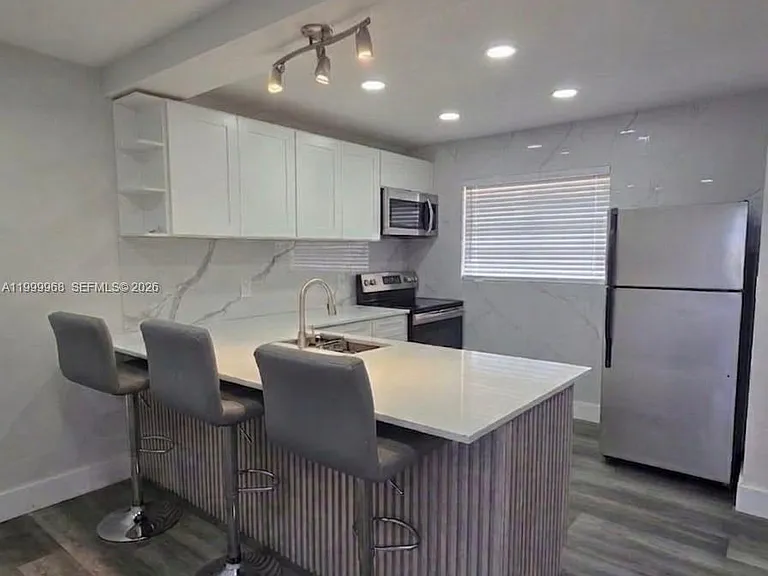 16400 NE 17th Ave #701 — Photo 9