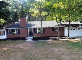 1311 N Peace Haven Rd, Winston Salem, NC 27104