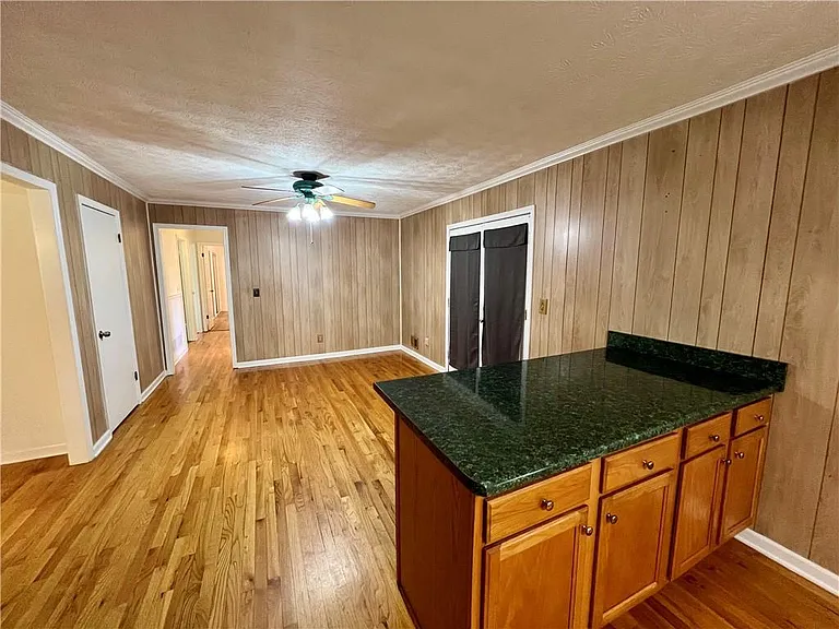 6695 Courtney Dr — Photo 8