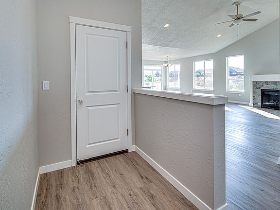 5th image of 782 NE Brookstone Dr