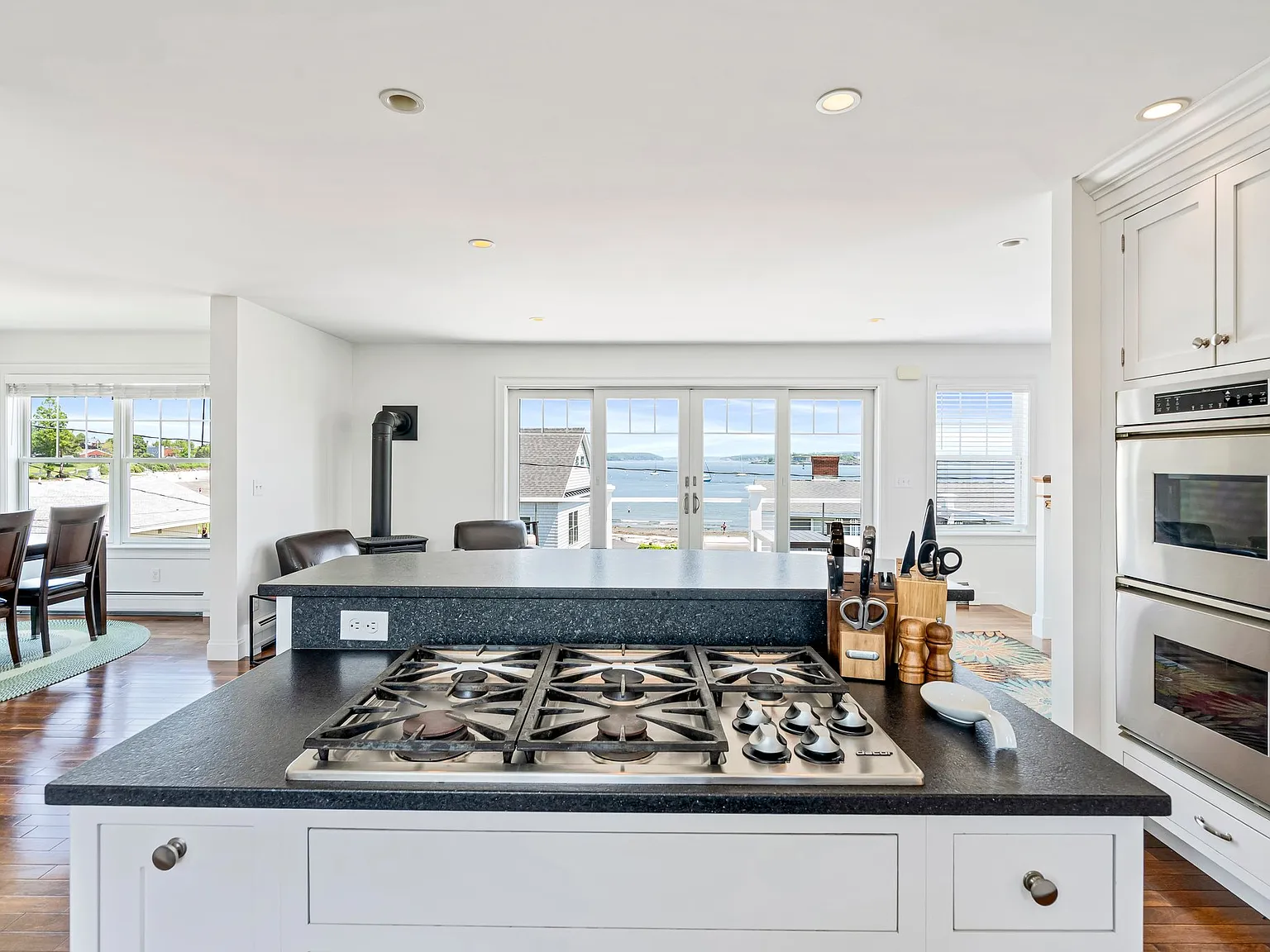 4 bed, 3.5 bath, 3120 sqft, $9,500 — Photo 4