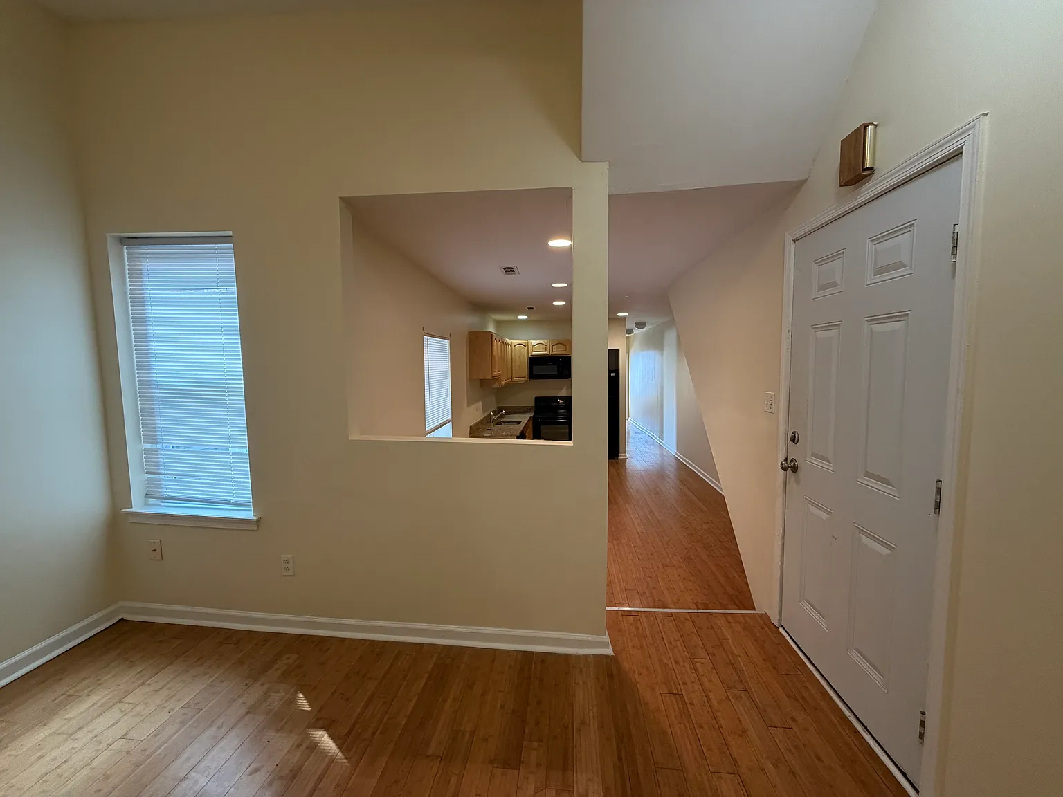 3 bed, 1200 sqft, $1,500 — Photo 4
