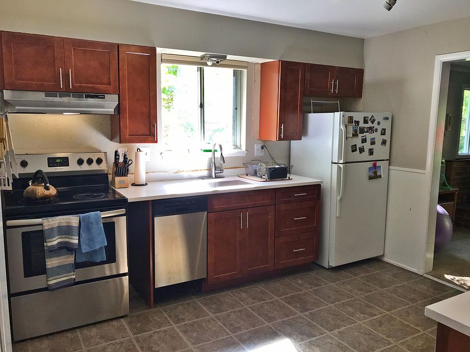 Newly renovated kitchen, new appliences 