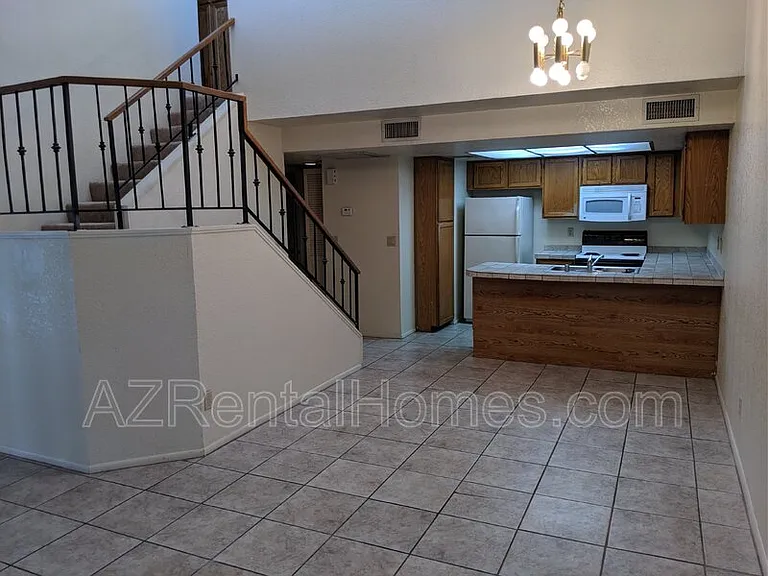 609 E Mesquite Cir #127 — Photo 2