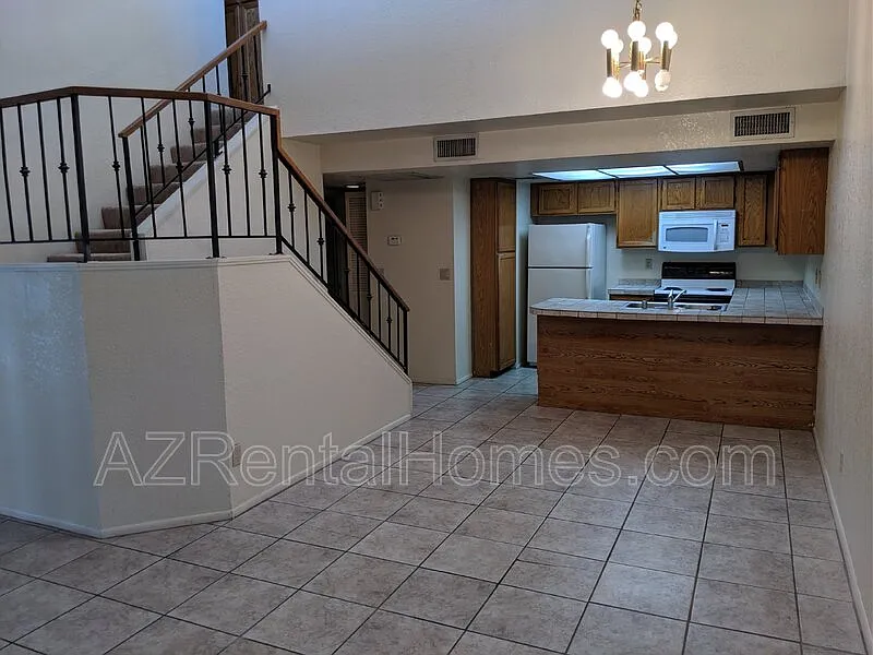Building Photo - 609 E Mesquite Cir #127