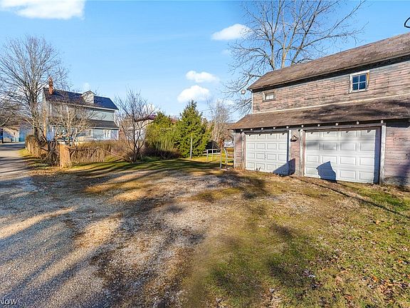 3rd image of 604 W Lincoln Way