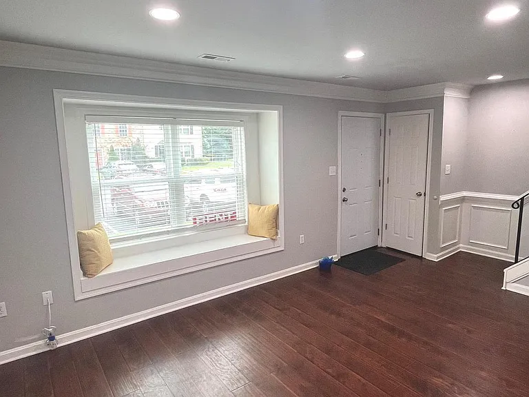 10804 Wall St — Photo 3