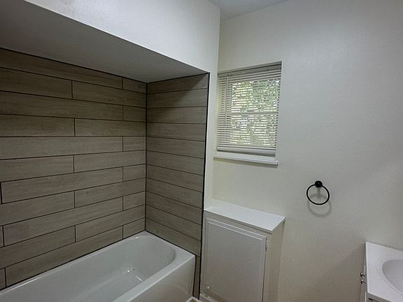 5th image of 215 S Aiken Ave #2