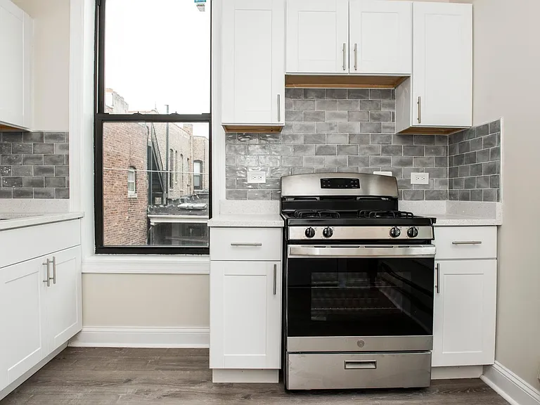 2909 N Mildred Ave #3 — Photo 2