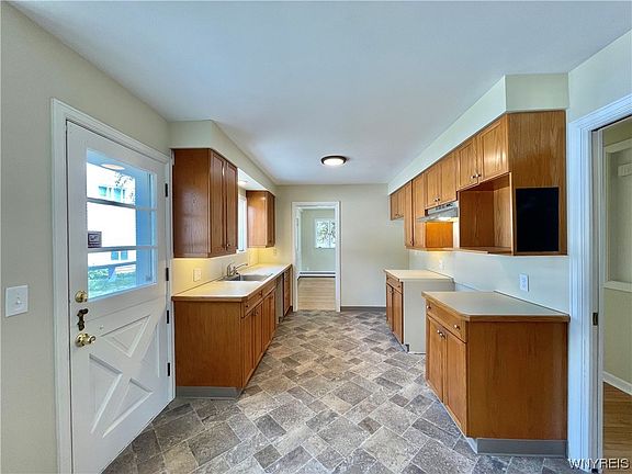 2nd image of 1 Pickthorn Dr
