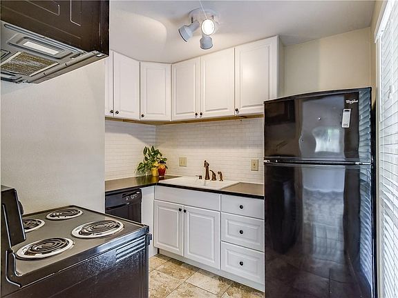 3rd image of 3102 Glen Ora St APT 4