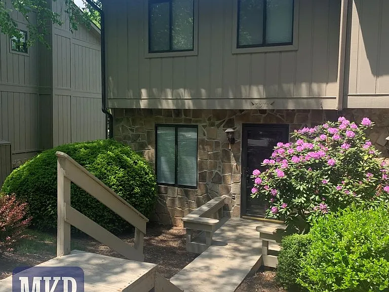 3377 Kelly Ln — Photo 2