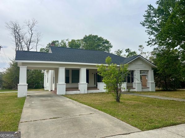 40 S College St, Metter, GA 30439