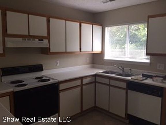4th image of 5221 Largo Ct Unit 201