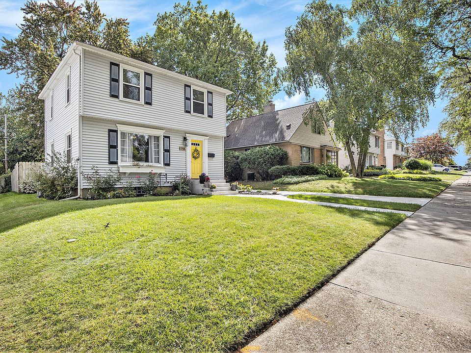 1st image of 1726 Cambridge Dr SE