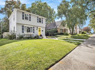 1726 Cambridge Dr SE, Grand Rapids, MI