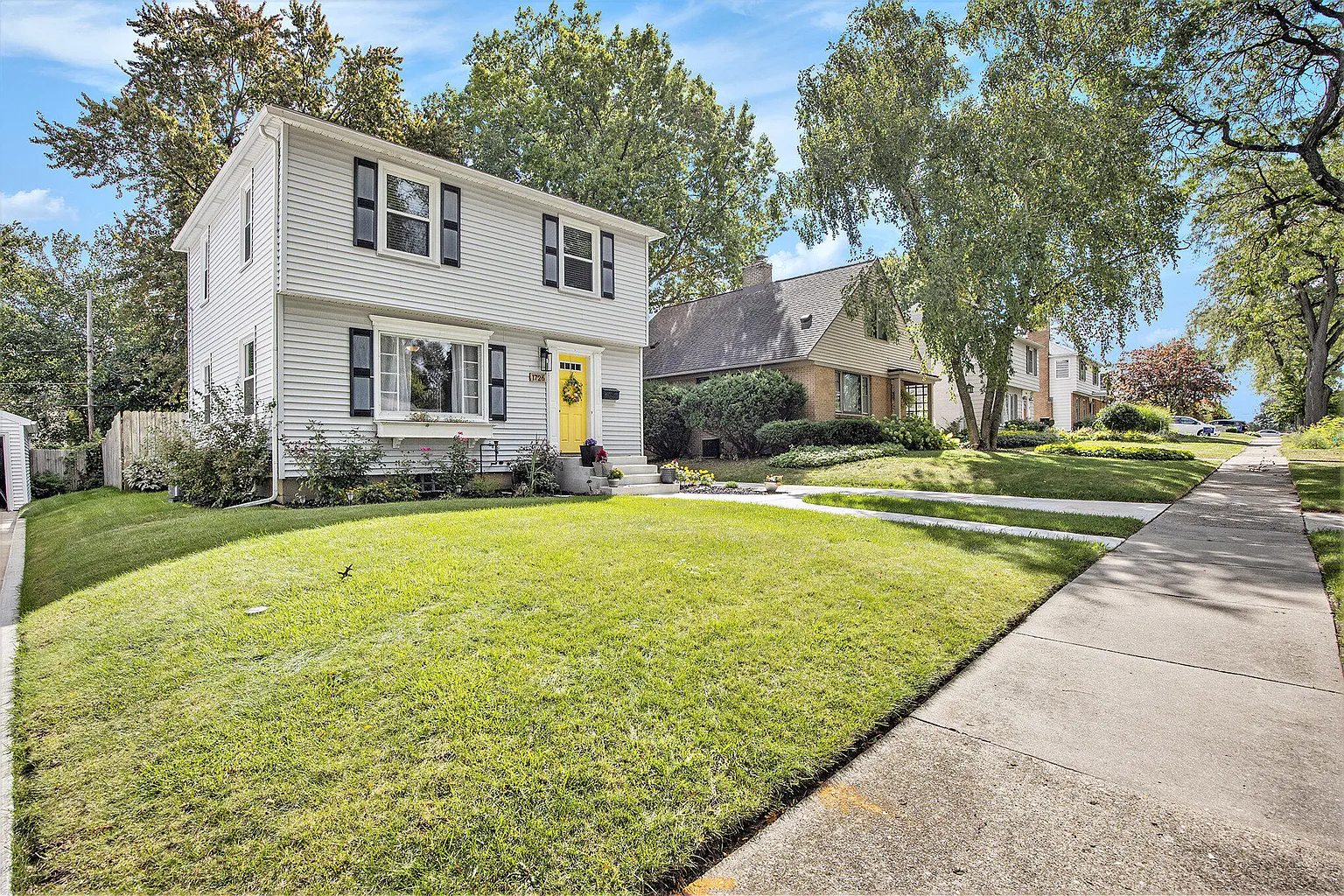 1726 Cambridge Dr SE photo 1