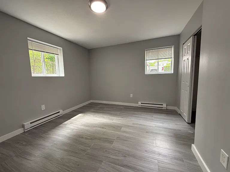 565 Hyde Park Ave #2 — Photo 11