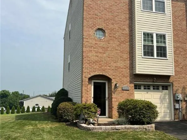 331 W 2nd St, Alburtis, PA 18011