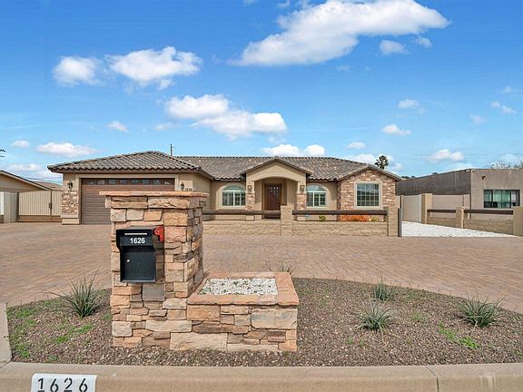 3rd image of 1626 E Aire Libre Ave