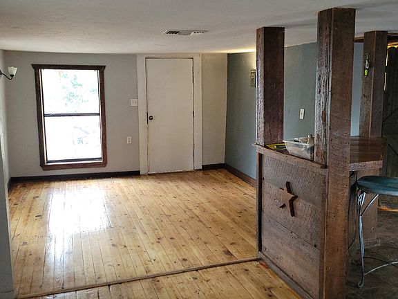 3rd image of 740 W College St Unit A