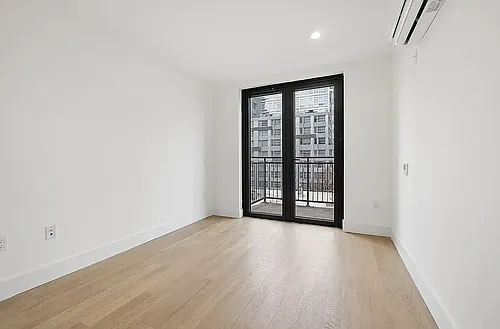260 Gold St Photo 1